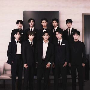 插白丝美女的逼逼
