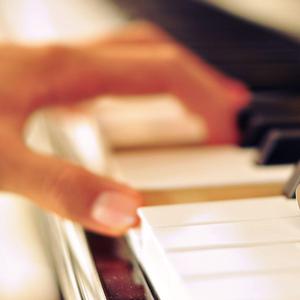 插白丝美女的逼逼
